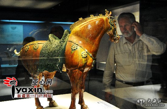 两千年前中国马就会“盛装舞步” 两千年前中国马就会“盛装舞步”