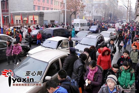 乌鲁木齐市所有学校周边100米内禁止车辆停放 乌鲁木齐市所有学校周边100米内禁止车辆停放