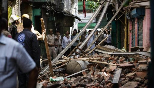印度德里一处楼房发生坍塌事故