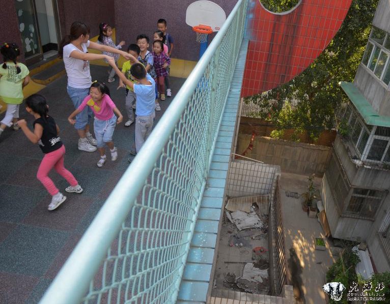 太原一幼儿园现迷你“空中操场”