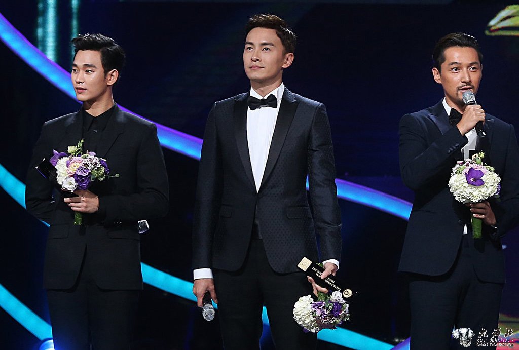 首尔电视剧颁奖礼金秀贤胡歌郑元畅同台领奖 大方比帅