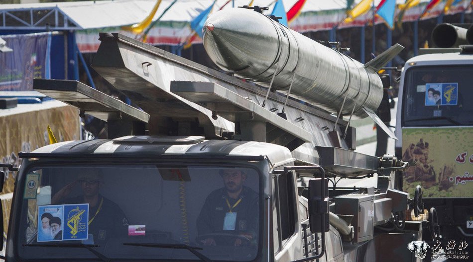 伊朗举行阅兵式纪念两伊战争 展示多种武器装备