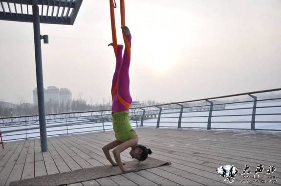 昌吉女子零下20度河畔裸身秀唯美瑜伽 昌吉女子零下20度河畔裸身秀唯美瑜伽
