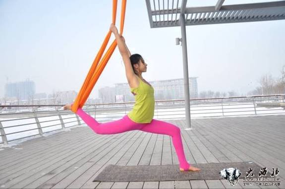 昌吉女子零下20度河畔裸身秀唯美瑜伽 昌吉女子零下20度河畔裸身秀唯美瑜伽