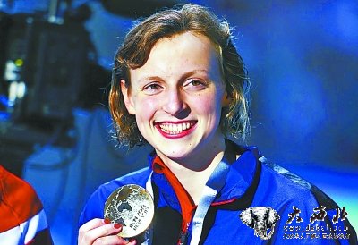 17岁泳坛天才少女五破世界纪录 成绩不输男选