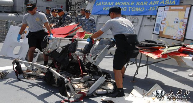 亚航失联客机部分残骸运抵印度尼西亚泗水