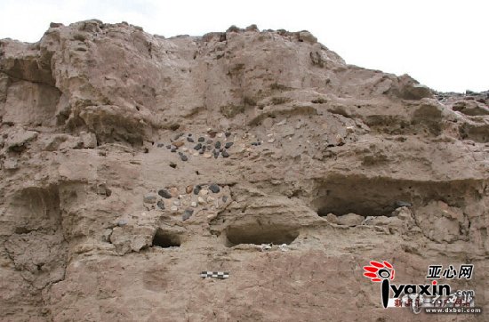 新疆首次发现崖洞葬壁龛葬