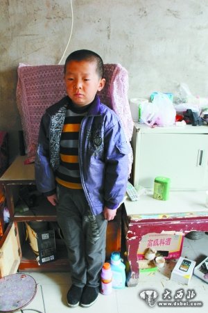 张掖民乐:17岁少年身高仅有1米3 被诊断为生长激素缺乏症