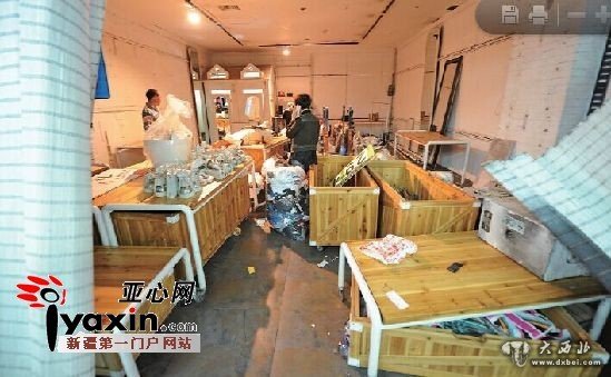 南门地下街商户陆续搬迁 约四成商户自行找到新店址 南门地下街商户陆续搬迁 约四成商户自行找到新店址