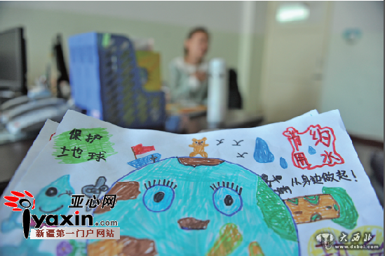 乌鲁木齐市新市区一所小学学生课间吵闹惹急老师打手心 乌鲁木齐市新市区一所小学学生课间吵闹惹急老师打手心