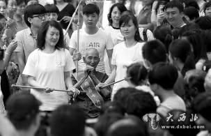 点击图片进入下一页 \