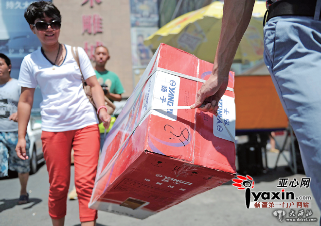 空调销量猛增 雪糕产量翻倍 西瓜销量增七成 吃凉的用凉的乌鲁木齐凉货热卖 空调销量猛增 雪糕产量翻倍 西瓜销量增七成 吃凉的用凉的乌鲁木齐凉货热卖