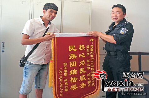 孕妇车上产子 警车开道送医 打双闪、闯红灯…… 医生:再晚10分钟就危险了 孕妇车上产子 警车开道送医 打双闪、闯红灯…… 医生:再晚10分钟就危险了