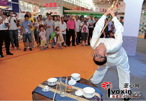 丝绸之路国际食品展览交易会昨开幕 八方宾客共享万道美食 172种新疆馕,你吃过哪几种? 丝绸之路国际食品展览交易会昨开幕 八方宾客共享万道美食 172种新疆馕,你吃过哪几种?
