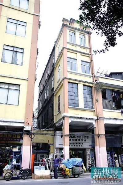 ■未拆前的泰康路52号位于保护骑楼街内,已列入传统风貌建筑线索。 ■未拆前的泰康路52号位于保护骑楼街内,已列入传统风貌建筑线索。
