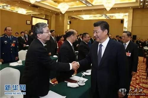 2015年3月4日,中共中央总书记、国家主席、中央军委主席习近平看望出席全国政协十二届三次会议的民革、台盟、台联委员,听取委员们的意见和建议,并发表重要讲话。新华社记者 鞠鹏 摄 2015年3月4日,中共中央总书记、国家主席、中央军委主席习近平看望出席全国政协十二届三次会议的民革、台盟、台联委员,听取委员们的意见和建议,并发表重要讲话。新华社记者 鞠鹏 摄