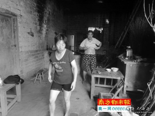 怀孕的思思再次回到北京后,李春生夫妇带着小翠儿一起回到位于大山深处的老家。