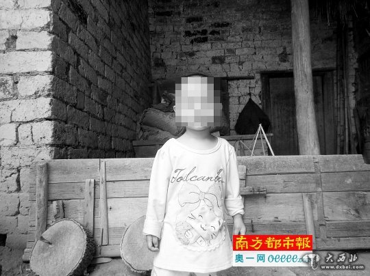 今年2岁的小翠儿(化名)当初被12岁的妈妈作为“证据”生下来,爸爸是一个74岁的老人,如今仍在监狱中服刑。她的未来将会怎样?A 18-19版摄影:南都首席记者 占才强
