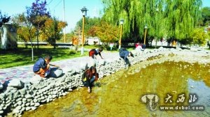 签名留言涂鸦遍布 三台阁景区蒙羞