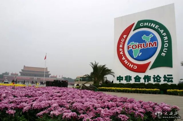 2006年10月27日,“中非合作论坛”花坛亮相天安门广场