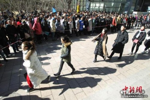 2月15日,考生进入北京电影学院考场。当日,北京电影学院艺考开始。 <a target='_blank' data-cke-saved-href='http://www.chinanews.com/' href='http://www.chinanews.com/'><p align=