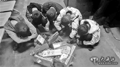 五名辍学少年 凌晨砸毁超市玻璃门 盗走52条香烟