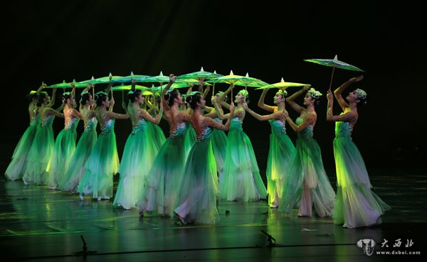 中国东方歌舞团《花开东方》在甘肃大剧院演出_大西北网-全球华人了解大西北的窗口