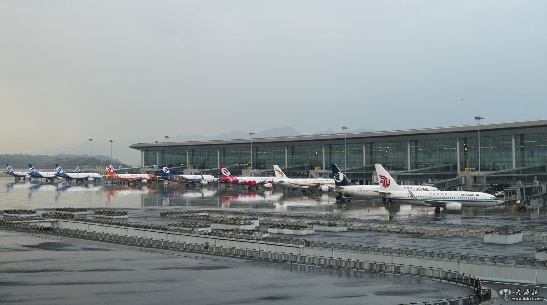 重庆机场新航站楼和第三跑道正式投用　