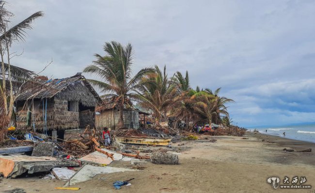 菲律宾：台风灾区的渔村