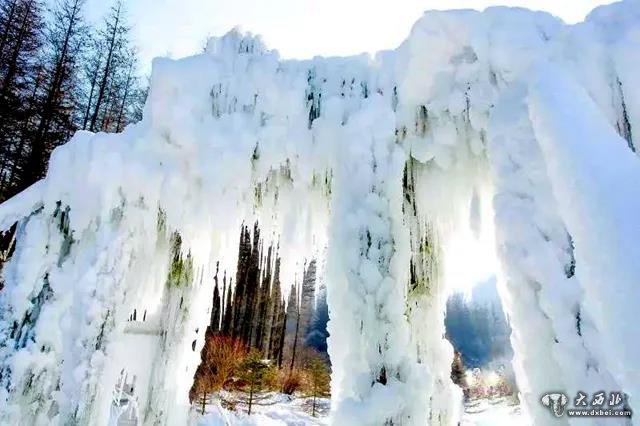定西渭河源景区邀您观赏冰瀑、冰灯，冰凌、冰花！