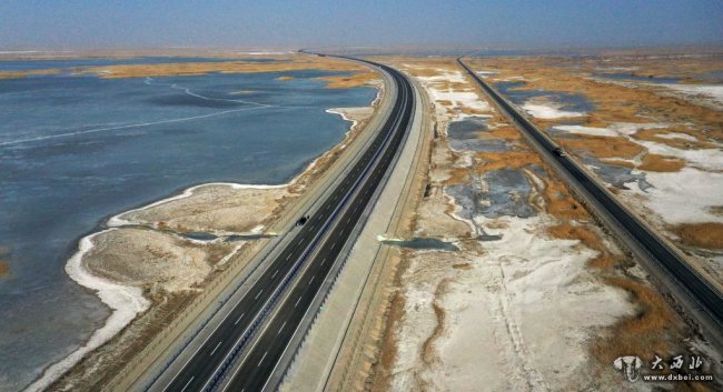 穿大漠、过戈壁、抵昆仑：新疆多条高速公路通车见证中国基建
