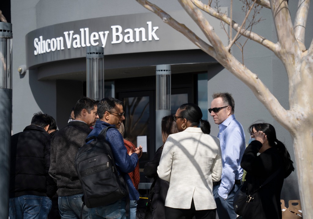 硅谷银行“垮掉”前都